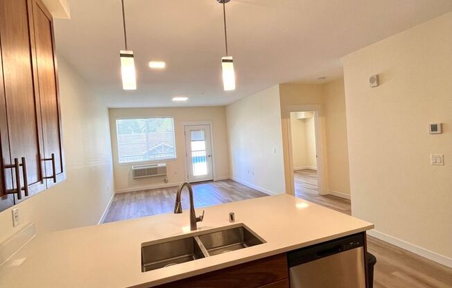 1 bed, 1 bath, 800 sqft, $1,600, Unit F208