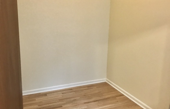 2 beds, 1 bath, 700 sqft, $1,800, Unit 3253 - Unit 1B