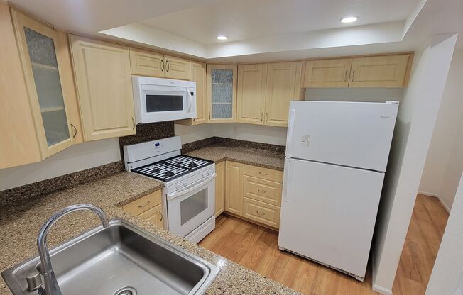 Beautiful 3 bedroom 2 bath single family house with 2 car garage Pet Friendly