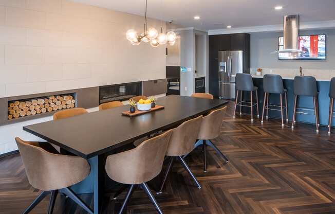 Resident clubhouse kitchen with microwave - Onyx Edina