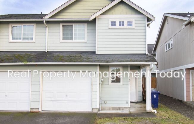 Awesome 3 Bedroom Duplex in Tacoma!