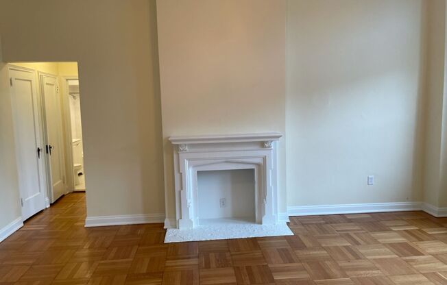 1 bed, 1 bath, 768 sqft, $2,450, Unit Royal York 1106