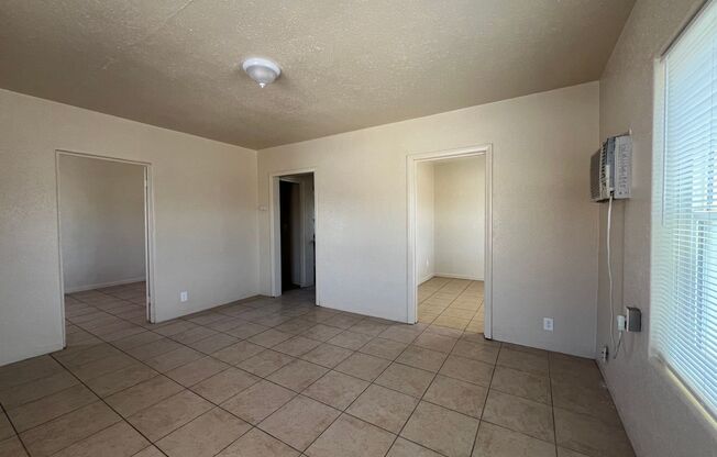 2 beds, 1 bath, $975, Unit APT # 7