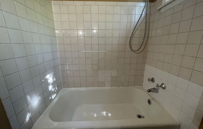 Studio, 1 bath, 420 sqft, $570