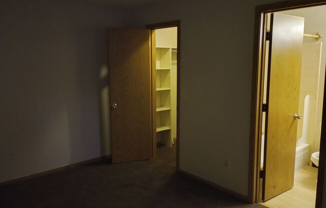 2 beds, 1 bath, $1,275, Unit # 11