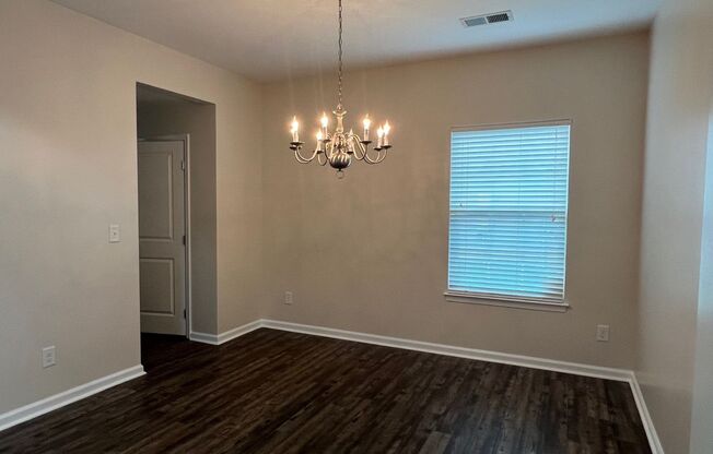 Bright-Sunny 4 Bedroom, 2.5 Bathroom Home - Mooresville Graded Schools - Fresh Paint - Fenced Yard - Community Pool