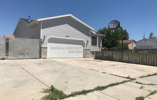 4 Bedroom House With 2 Car Garage