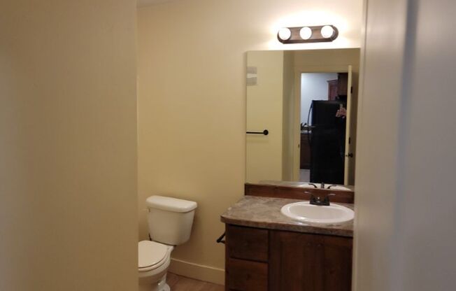 2 beds, 1 bath, $950, Unit 3