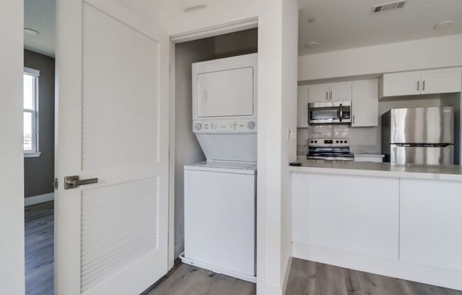 2 beds, 2 baths, 805 sqft, $2,595, Unit 6202