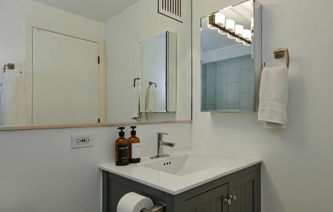 1 bed, 1 bath, 700 sqft, $2,250, Unit 418-0707