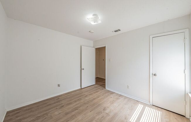 Super cute 2 bedroom 1 bath duplex