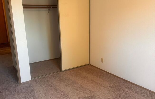 2 beds, 1 bath, 960 sqft, $2,300, Unit 402