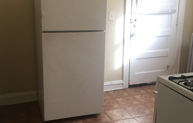 2 beds, 1 bath, $975, Unit 1639 #3