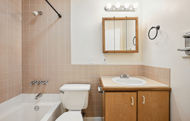Studio, 1 bath, 400 sqft, $1,150, Unit A18