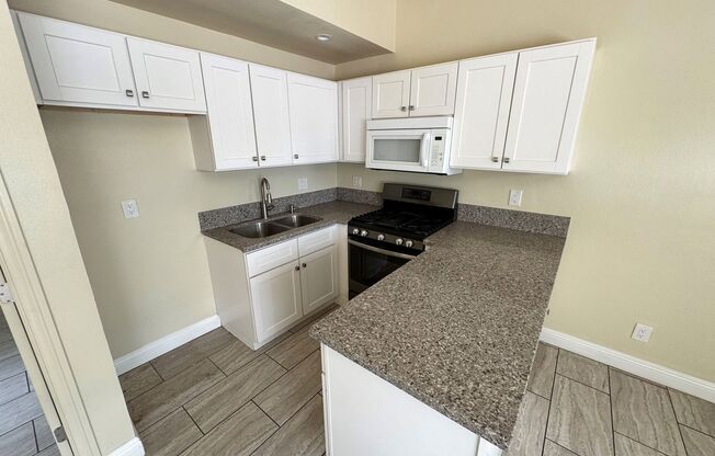 1 bed, 1 bath, $2,350, Unit 2726