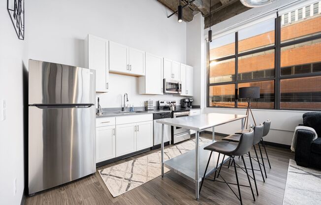Studio, 1 bath, 605 sqft, $1,230, Unit 301