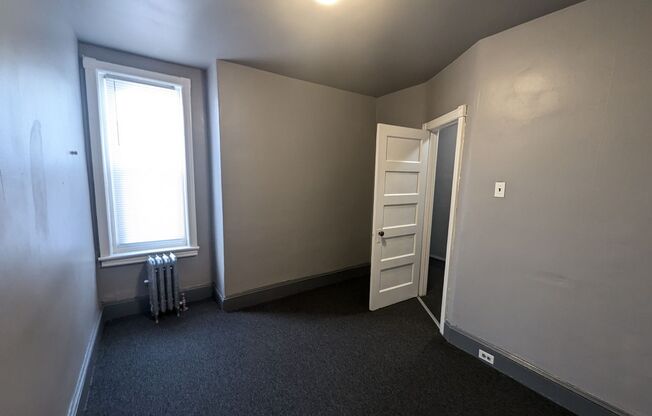 3 beds, 1 bath, $1,400