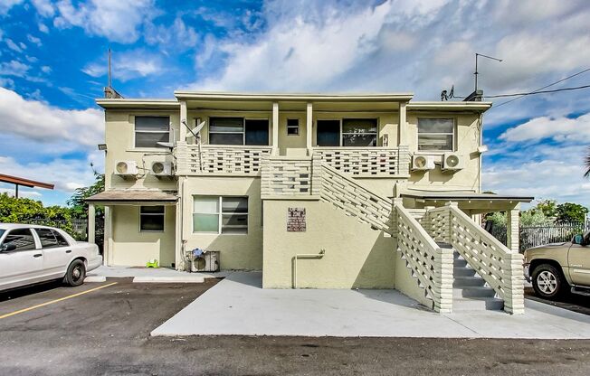 Studio, 1 bath, 400 sqft, $1,600, Unit 50-6