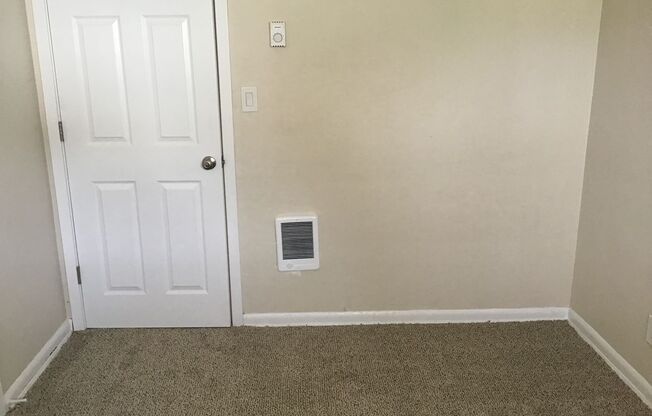 2 beds, 1 bath, $1,195