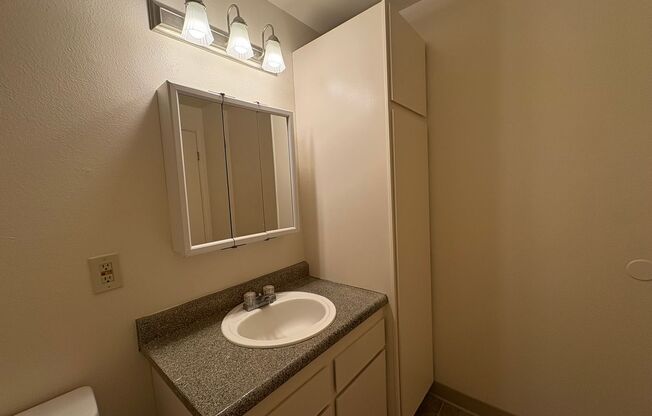 Jamestowne Plaza Apartments