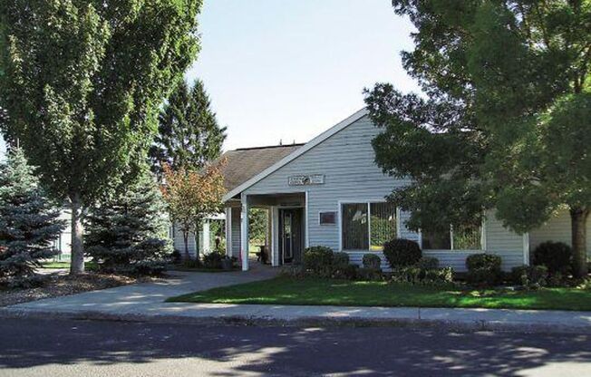 3 beds, 2 baths, 1,066 sqft, $1,900, Unit E215