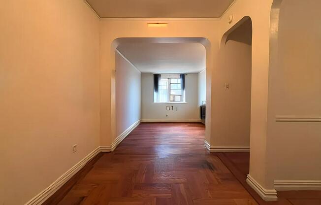 1 bed, 1 bath, 1,000 sqft, $2,300, Unit 1K