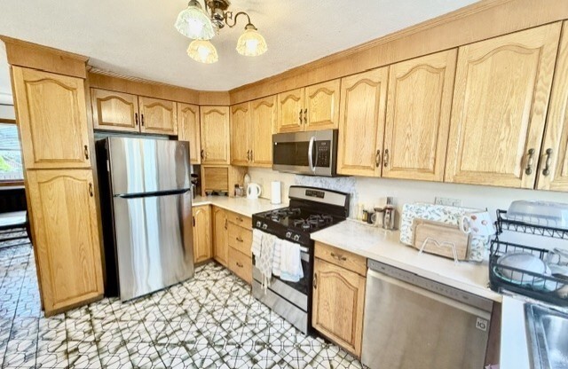 3 beds, 2 baths, $3,000, Unit 1