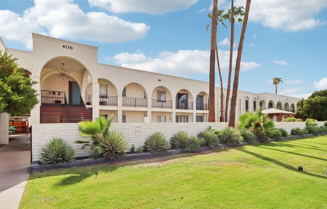 First Month Free! Beautiful East Mesa Apartment - Large and Spacious!