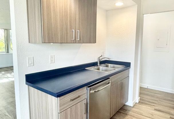 3 beds, 2 baths, 985 sqft, $2,495, Unit 401