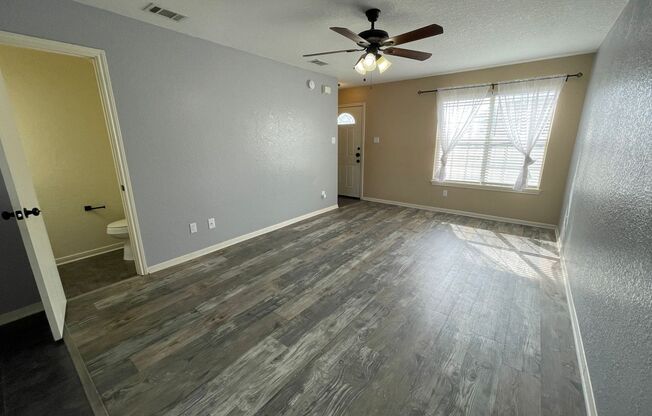 2 beds, 1.5 baths, 930 sqft, $1,000, Unit Unit C