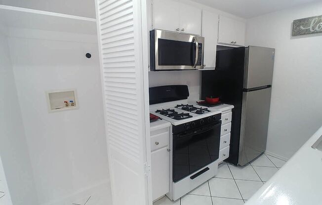 2 beds, 2 baths, 910 sqft, $2,595, Unit 410