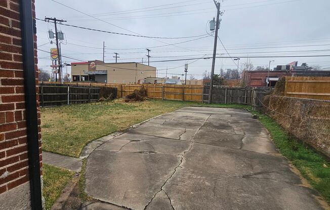 2 beds, 1 bath, 1,200 sqft, $1,250, Unit 1115 S Gary Pl