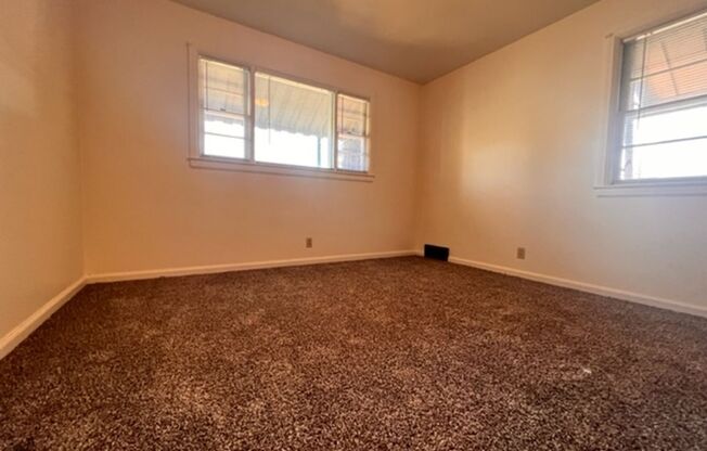 2 beds, 1 bath, $1,595