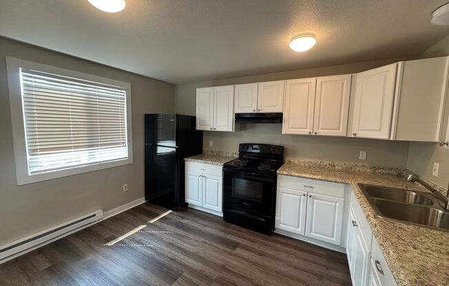 COZY 2BD/1BA NORTH WEST APARTMENT | ON-SITE LAUNDRY | PET FRIENDLY | OFF-STREET PARKING | AVAIL UPON REQUEST