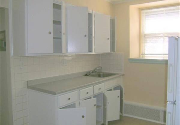 1064 Beacon St Apt B