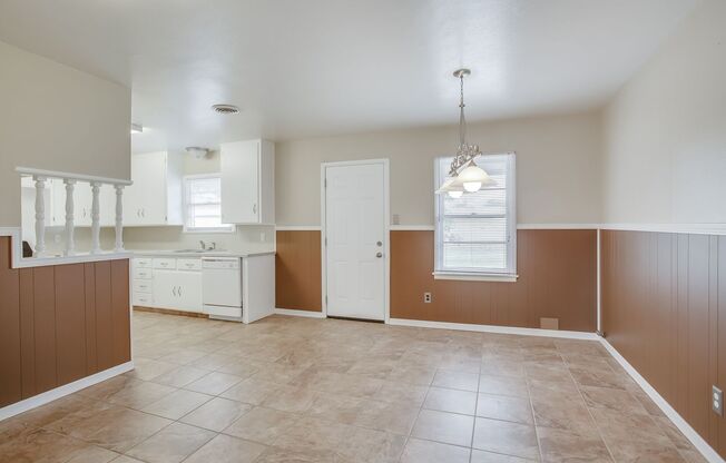 3 beds, 1 bath, $1,195