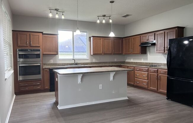 3/2 Single Family Home in Quiet Neighborhood