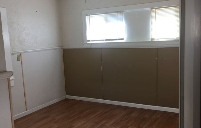 2 beds, 1 bath, $1,300