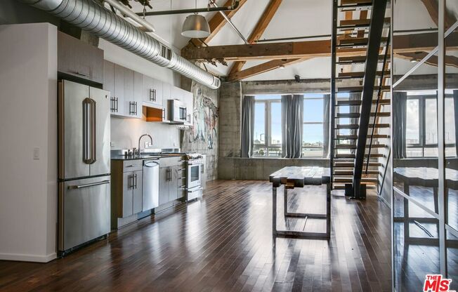 1 bed, 1 bath, 1,300 sqft, $4,000, Unit 529