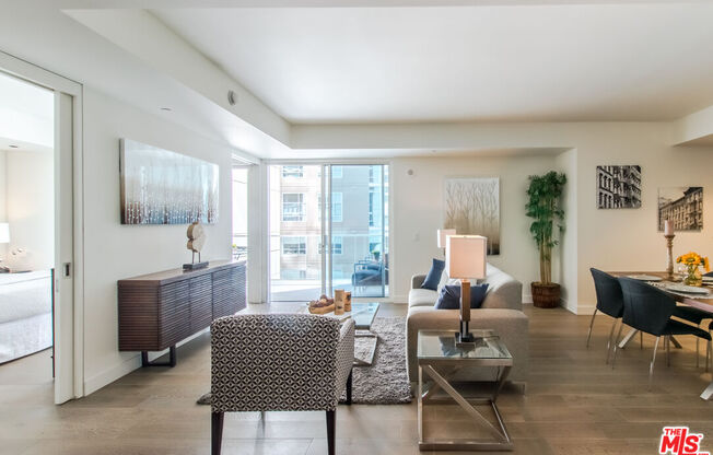 1 bed, 1 bath, 920 sqft, $3,990, Unit 4L