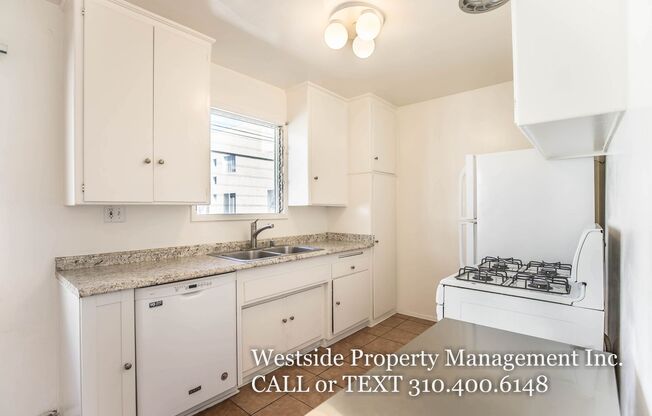 1555 S. Hayworth Ave.