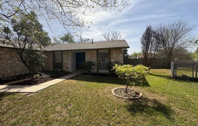 Charming 3-Bedroom Home in the Heart of San Antonio – Perfect for Families & Entertainment!