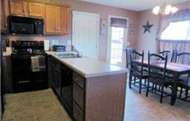 3 beds, 2 baths, $1,525