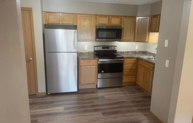 2 beds, 1 bath, $875, Unit #9