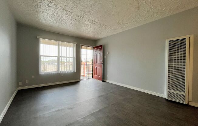 2 beds, 1 bath, 800 sqft, $895, Unit Unit 13