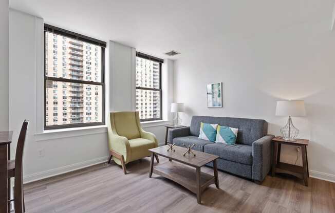 The Republic Apartments - Nine-foot ceilings