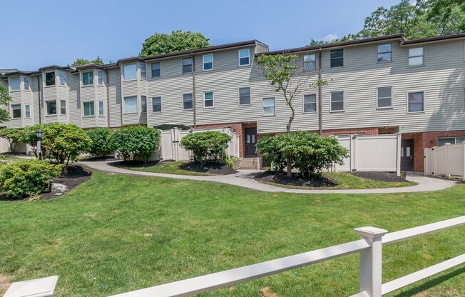 70 REGENT CIR