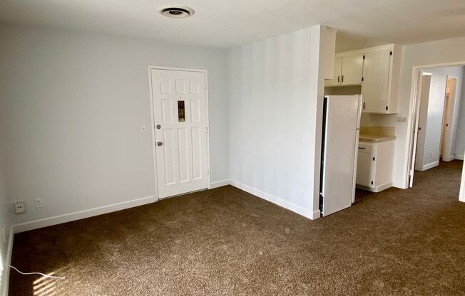 1 bed, 1 bath, 570 sqft, $1,595, Unit 12