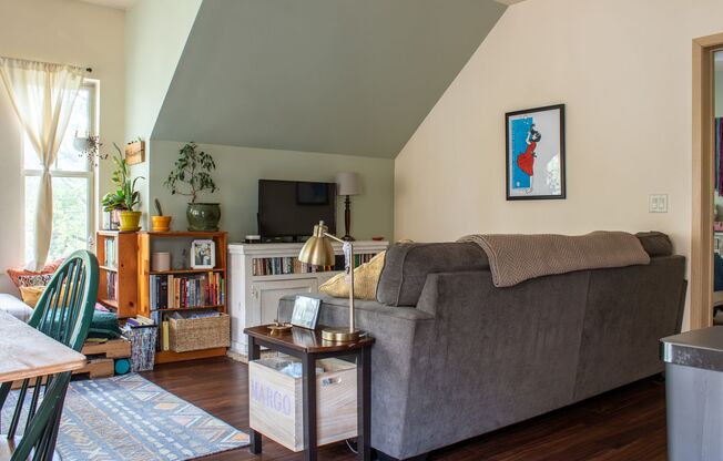 2 beds, 2 baths, 993 sqft, $1,375, Unit 614-209