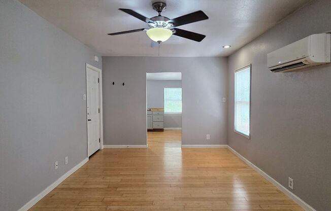 Mahncke Park! 1-Bedroom in 4-Plex near Ft Sam Houston, Incarnate Word, Trinity, The Pearl & MORE!